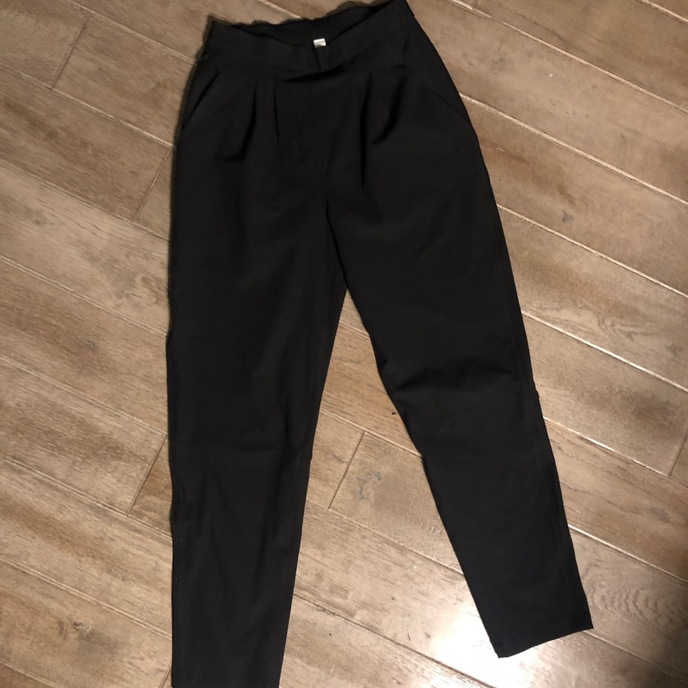 Lululemon black pants size 4